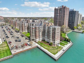 Building Photo - Alden Towers