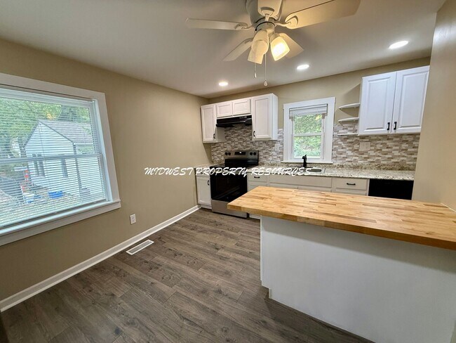 Building Photo - Charming 2 Bedroom, 1 Bath Bungalow in Dow...