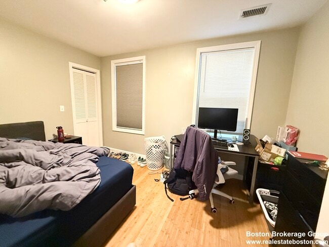 Building Photo - 110 Chester St Building Photo - 110 Chester St