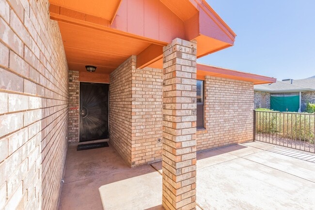 Building Photo - Beautiful 3 Bedroom/2 Bath Home