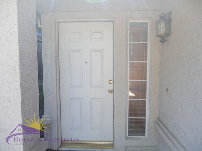 Building Photo - Open 3 Bed 2.5 Bath 1,959 Sq. Ft. Antelope...