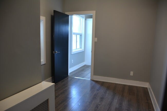 Building Photo - 292 Welland Ave