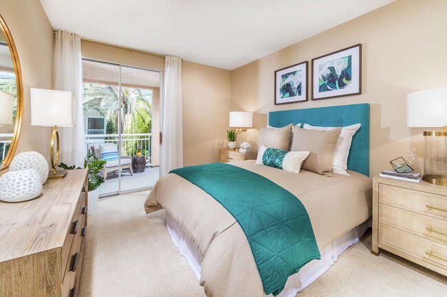 Building Photo - La Jolla Palms Apartment Homes