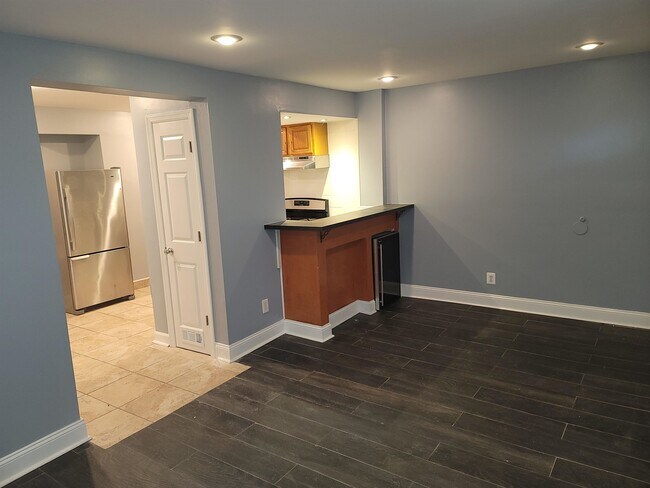 Foto del edificio - 220 Christopher Columbus Dr