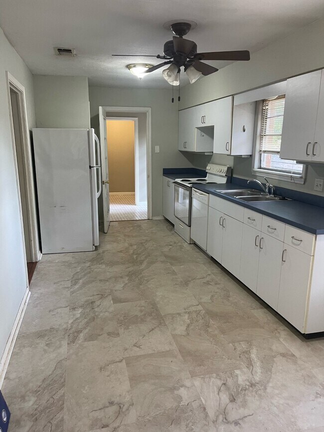 Foto del edificio - 535 E Bryson Ave