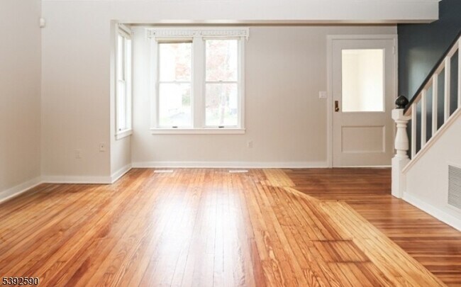 Foto del edificio - 24 Montague Pl