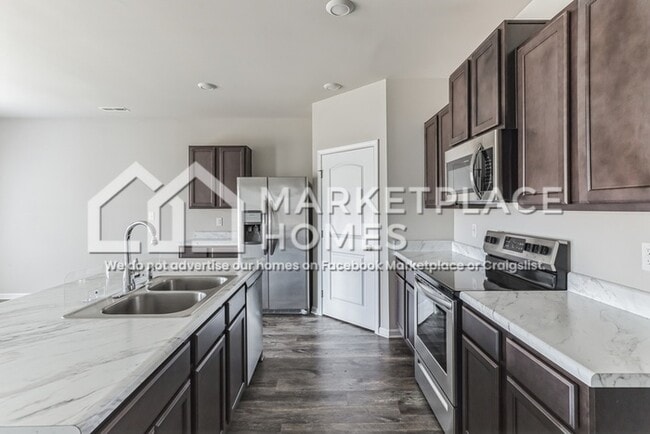 Building Photo - 15995 Glenncrest Ln