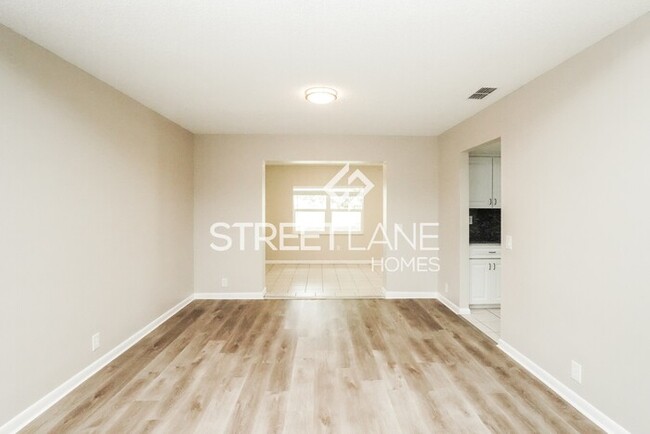 Building Photo - NOW OFFERING 1-MONTH FREE OFF FIRST FULL M...