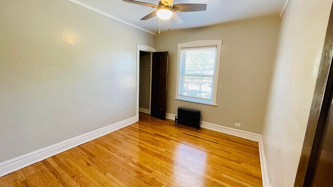 Foto del edificio - 4211 N Linder Ave