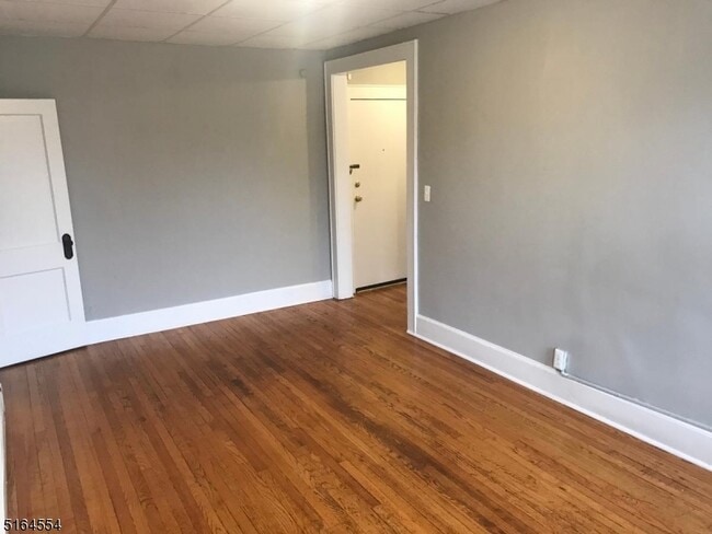 Building Photo - 203 Davis Ave