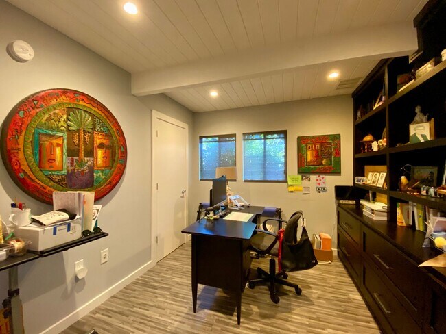 Building Photo - Modernized Eichler Masterpiece