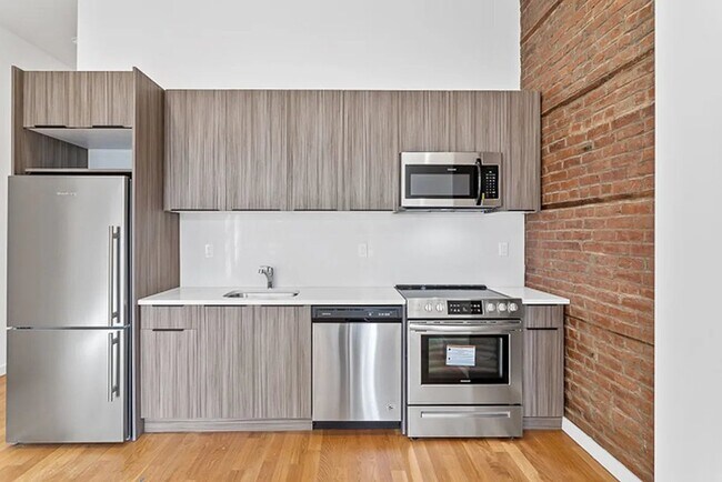 Foto del edificio - 301 E 10th St