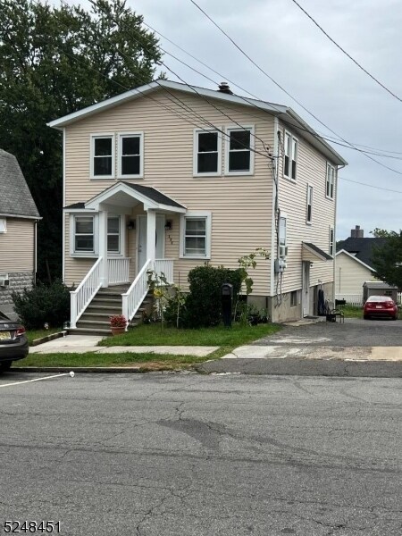 Primary Photo - 394 N 7th St