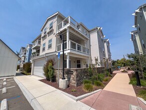 Building Photo - 825 Madonna Rd