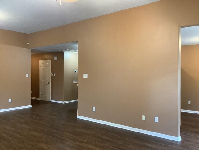 Foto del edificio - 6318 Barton Hollow Ln