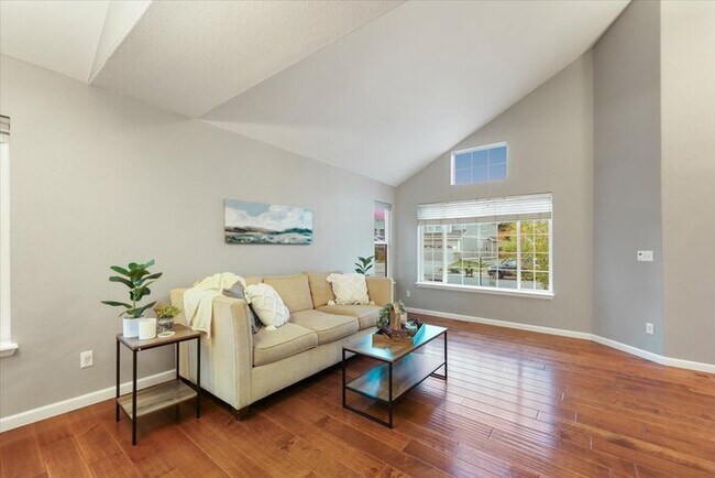 Foto del edificio - 7490 Chancellor Dr