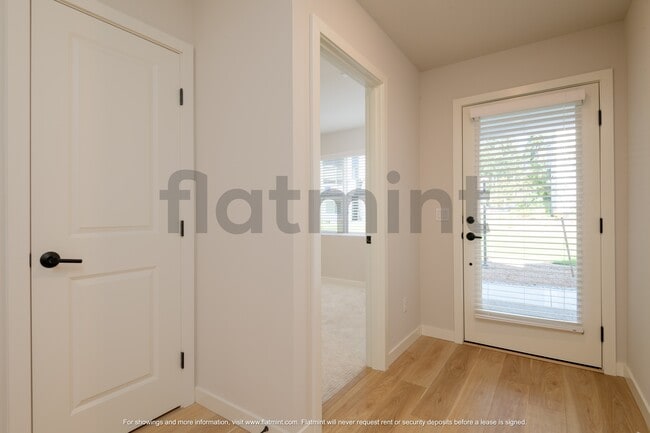 Foto del edificio - 14568 Westminster Way N