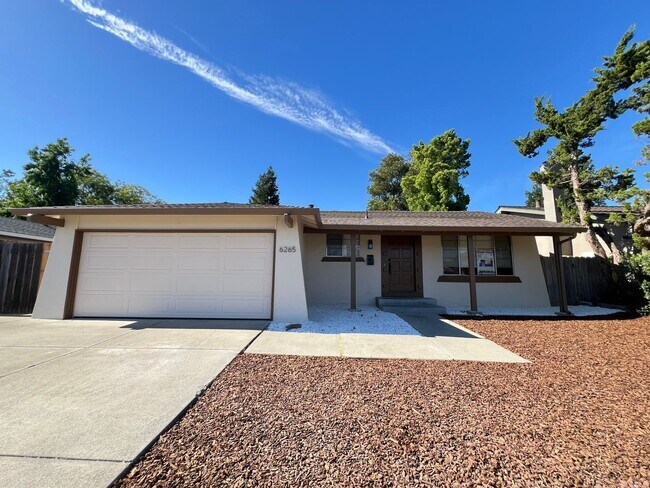SPACIOUS 3 BEDROOM HOUSE IN PLEASANTON!!! - SPACIOUS 3 BEDROOM HOUSE IN PLEASANTON!!!