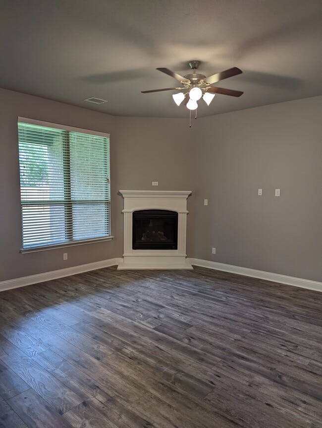 Building Photo - 2816 Pronghorn Dr