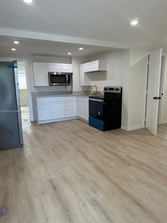 Foto del edificio - 3460 NW 6th St