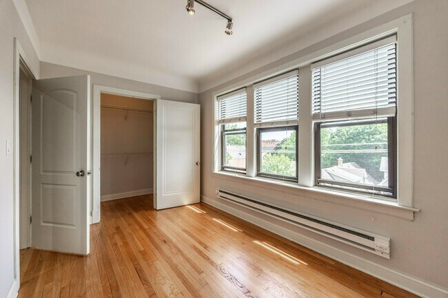 Foto del edificio - 2620 N Rockwell St