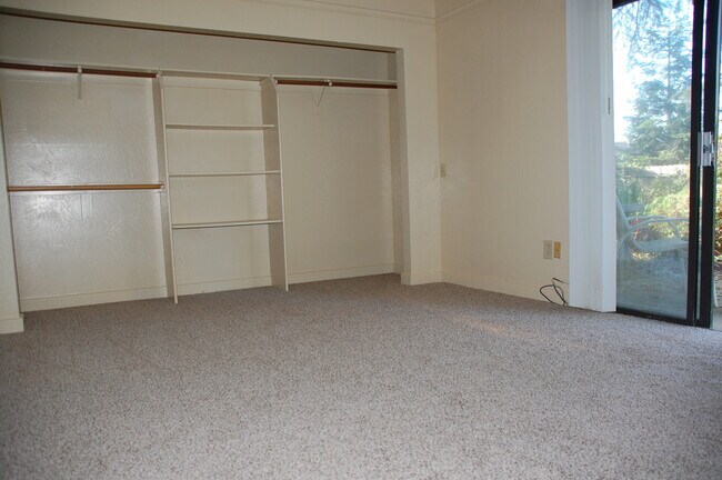 Foto del edificio - Great 1 bedroom 1 bathroom cottage on wood...