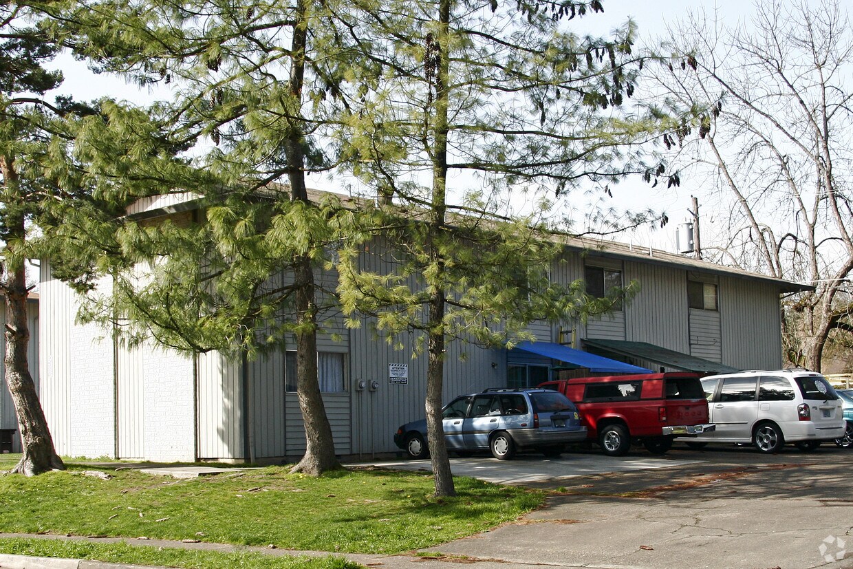 Building Photo - 3321-3337 SW 126th Ave
