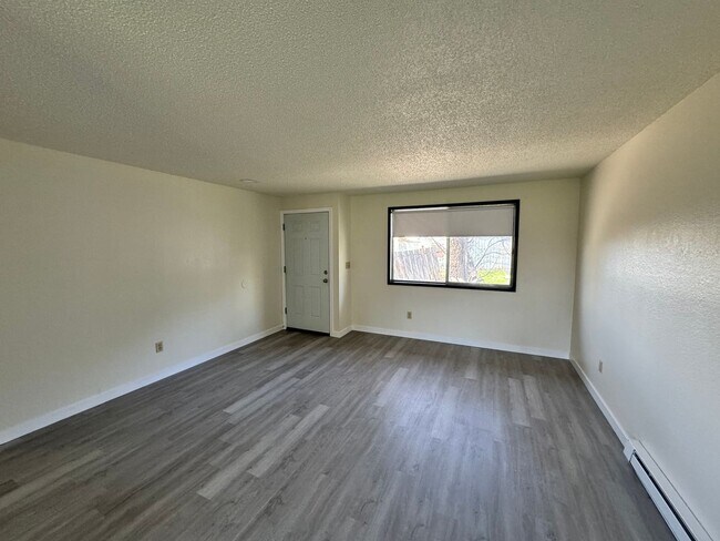 Foto del edificio - Ground-Level 1 Bedroom with In-Unit Laundry & A/C in Spokane!