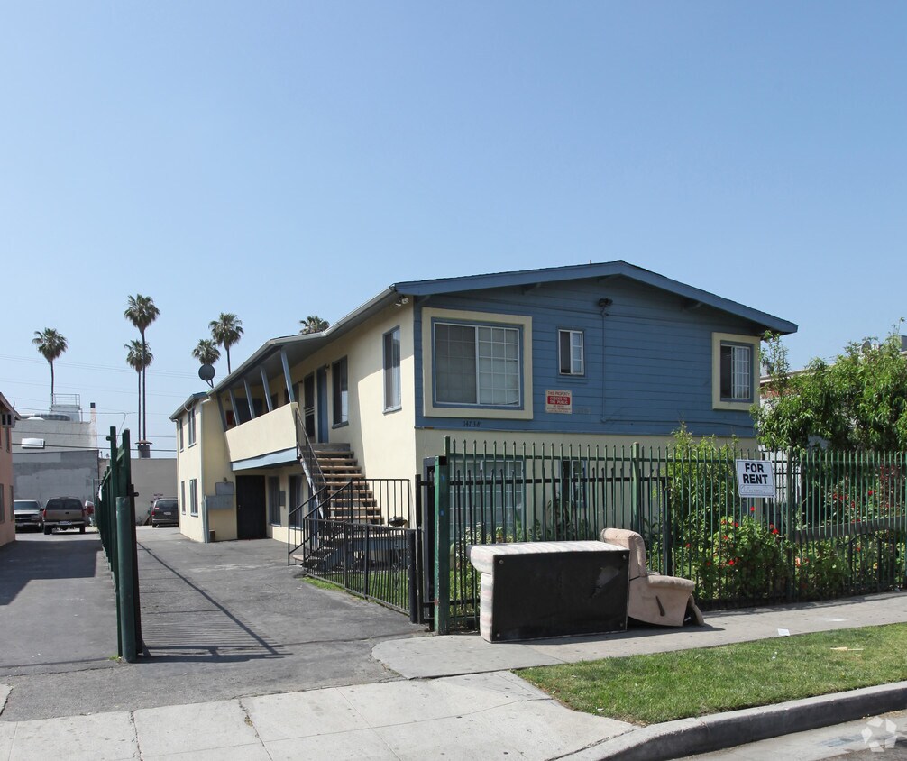 14738 Delano St, Van Nuys, CA 91411 Apartments in Van Nuys, CA