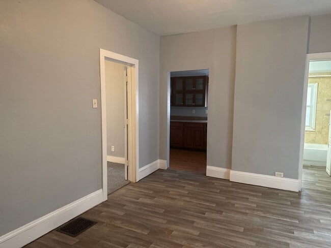 Foto del edificio - 1228 E Oak St