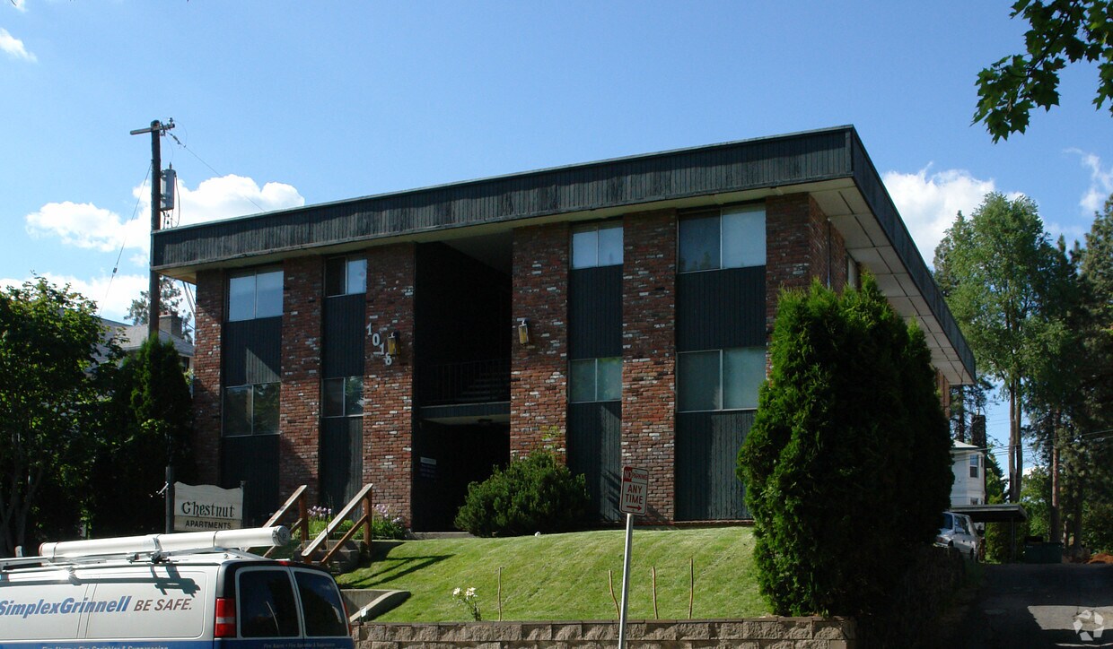 Primary Photo - Chestnut Apartments
