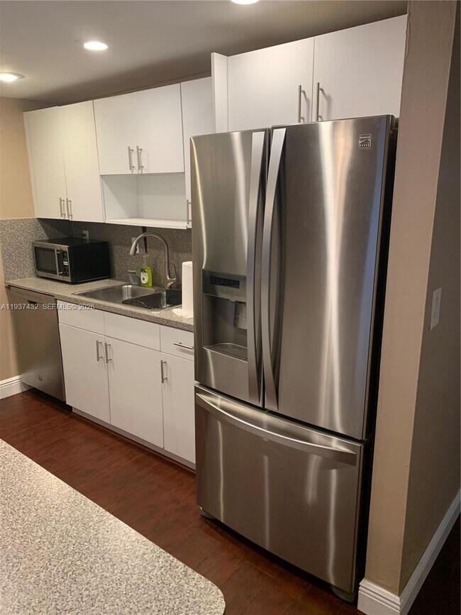 Foto del edificio - 6667 Miller Dr