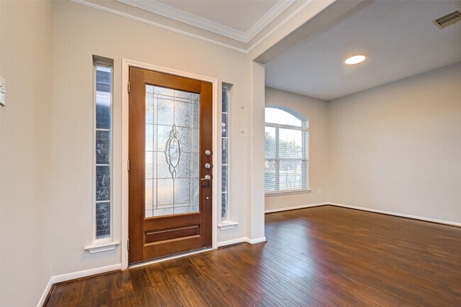 Building Photo - 26018 S Lakefair Dr