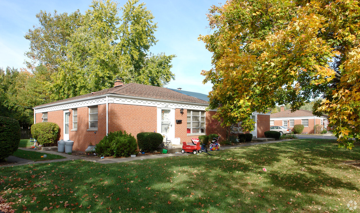 Primary Photo - 2883-2897 Northwest Blvd