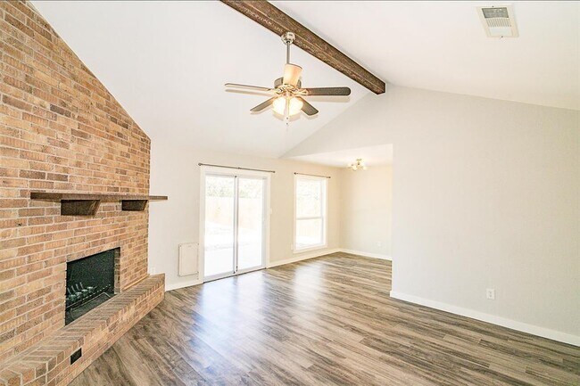 Foto del edificio - 1505 Quail Valley Dr