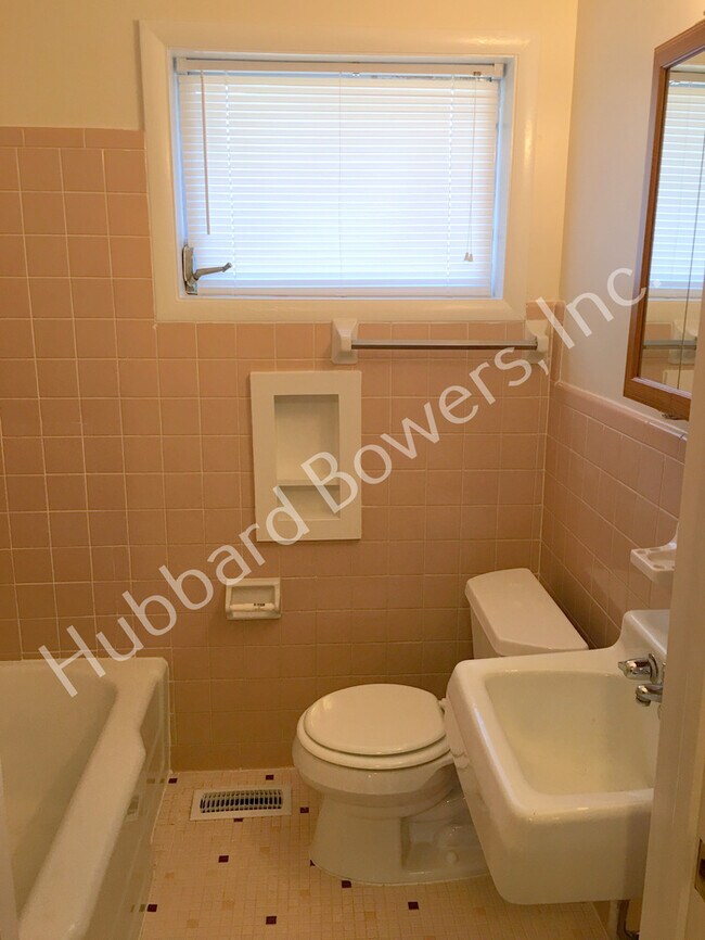 Building Photo - Forest Acres Duplex