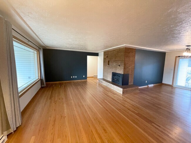 Foto del edificio - 3332 W Elmhurst Ave