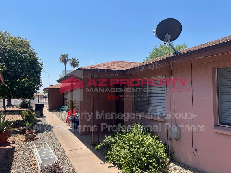 Photo - 2228 E Broadway Rd