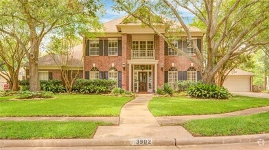Building Photo - 3902 Lyndhurst Pl