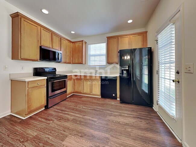 Foto del edificio - 5716 Running Fox Ln