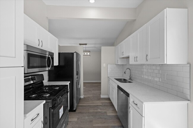 Building Photo - 250 Countryside Dr