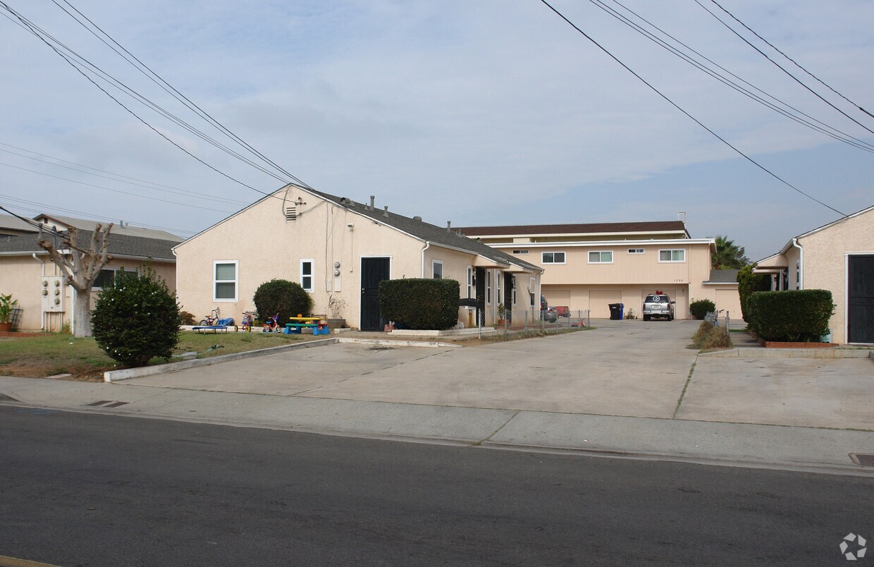 Primary Photo - 1690 Elm Ave