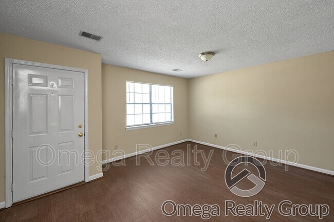 Building Photo - 2229 Cheshire Dr