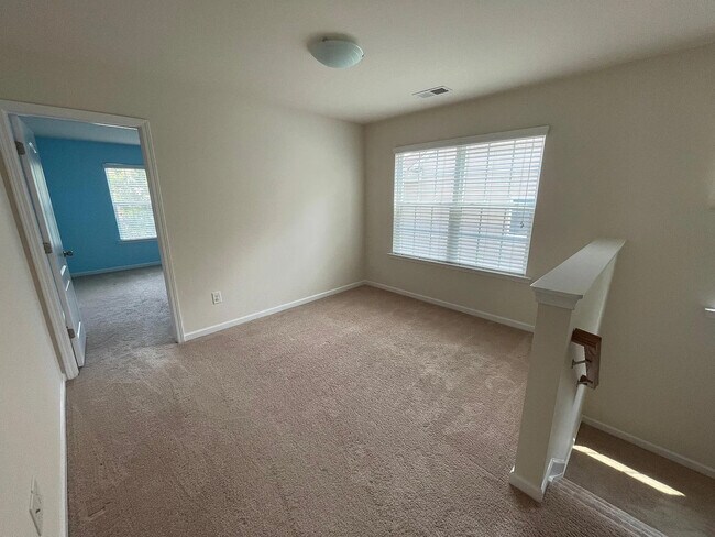 Foto del edificio - Room in Single Family Home on Agnew Dr
