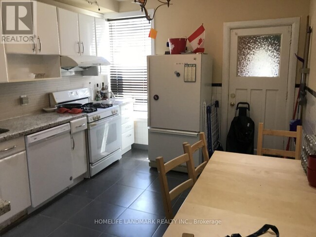 Photo du bâtiment - 466 Lansdowne Ave