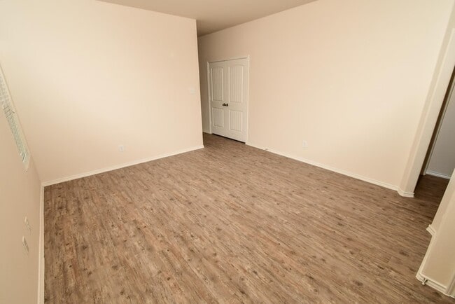 Building Photo - Somerset Trails - 9306 Dogwood Hill, San A...