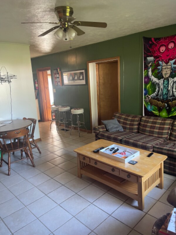 Foto del edificio - 2414 E 7th St