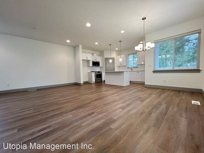 Building Photo - 3 br, 2.5 bath House - 12650 SE Kelly St