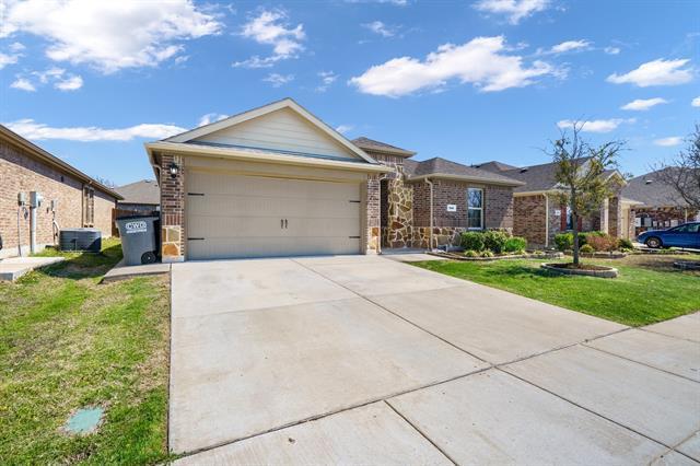 Foto del edificio - 806 Meadow Wood Ln