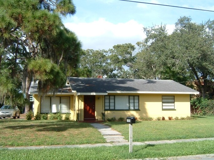 Foto del edificio - 714 Goodrich Ave